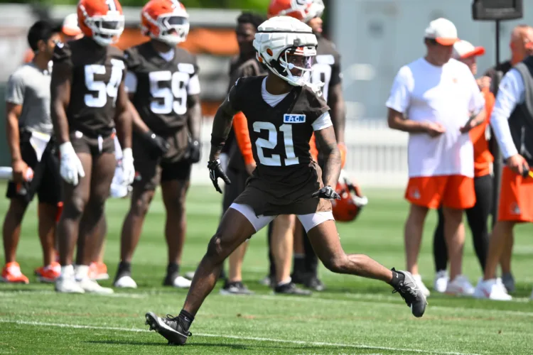 Browns putting focus on secondary after reaching extensions with Ward and Delpit